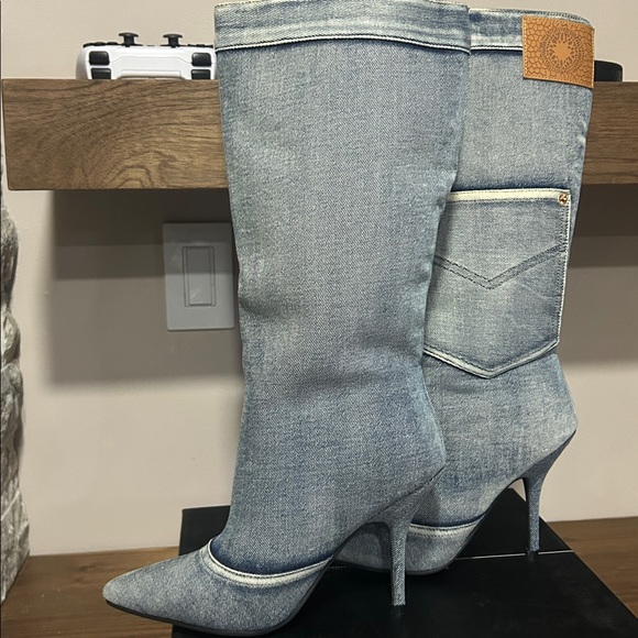 Cape Robbin Salina Light Blue Denim Heeled Boots new in box size 6 - Picture 7 of 11